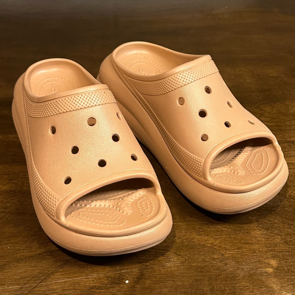 CROCS Women's Crush Slide Sandals - Tan